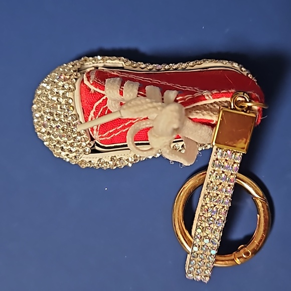 Sneaker Keyring with Rhinestones in red - Picture 4 of 7